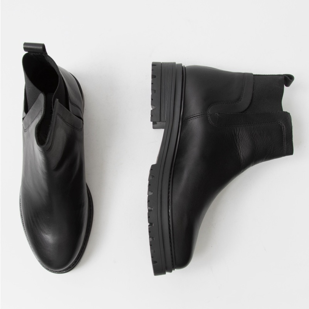 STEVE MADDEN Moira Lug‎ Sole Leather Boots